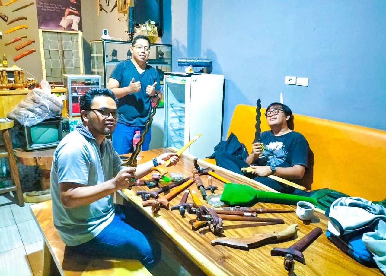 Aswen dan Komunitas PUSAKA Seganti Setungguan: Pelestari Senjata Tradisional Lahat 
