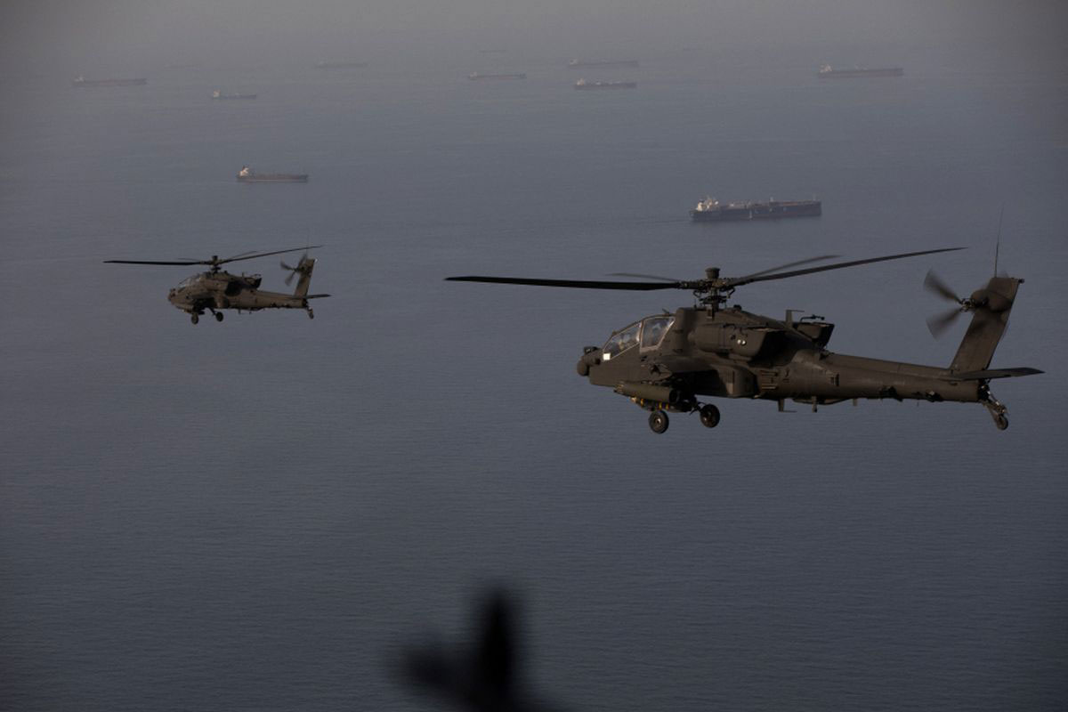 Helikopter Apache Ditembak Jatuh, AS Serang Pantai Selatan Iran