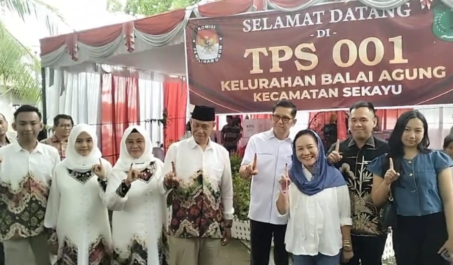 Kompak, Paslon Bupati dan Wakil Bupati Muba Lucianty-Syaparuddin Nyoblos di TPS yang Sama di Sekayu