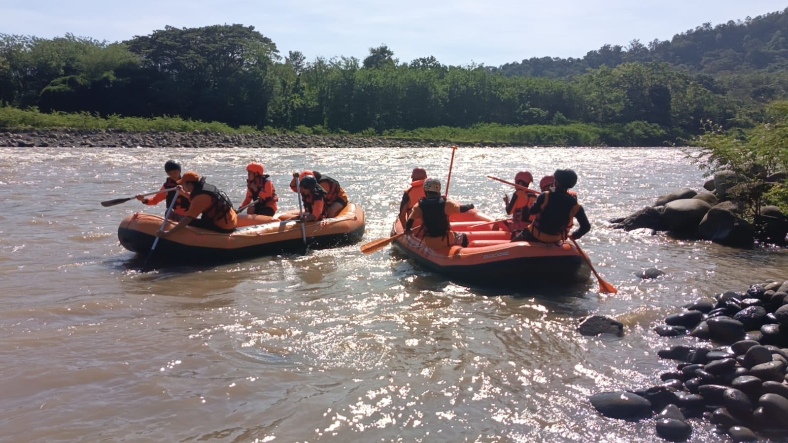 Tim Rescue Basarnas Cari Kakek Pencari Batu yang Tenggelam di Sungai Lematang Lahat