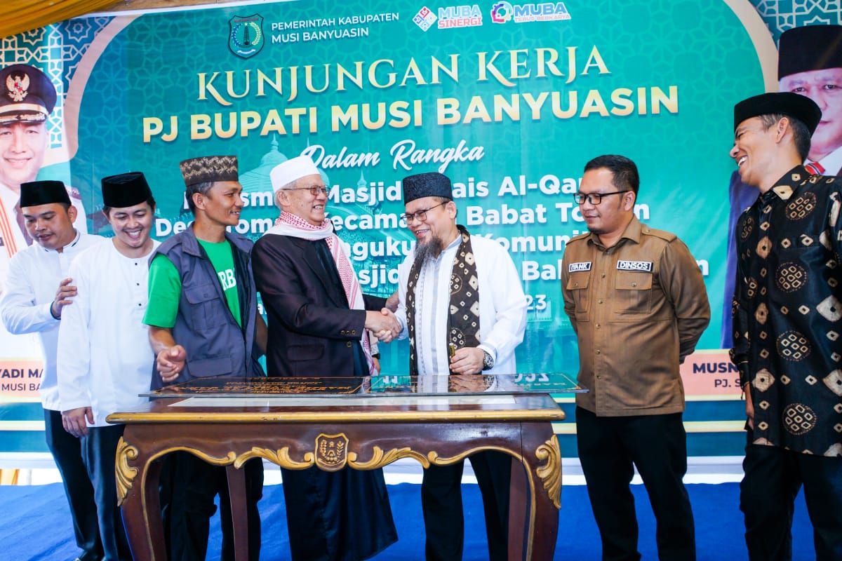 Pj Bupati Apriyadi Hadiri Peresmian Masjid Uwais Al Qarni di Desa Toman