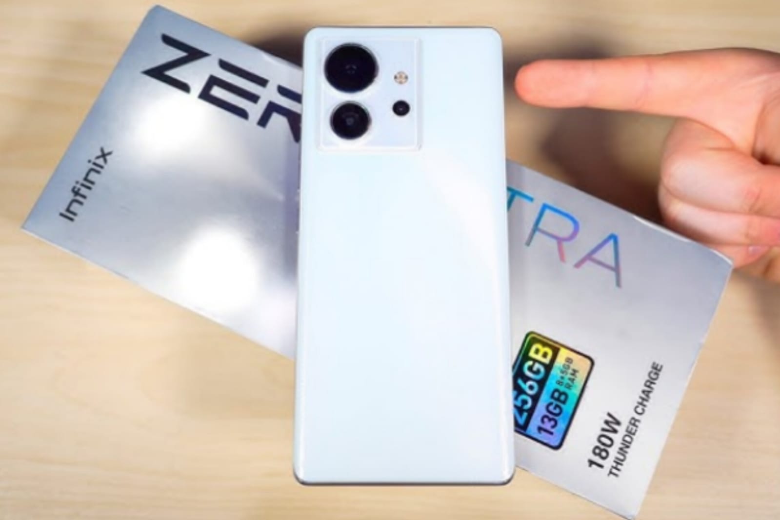 Infinix Zero Ultra Disupport Teknologi Pengisian Cepat 180W Thunder Charge, Isi Daya Penuh Hanya 12 Menit!