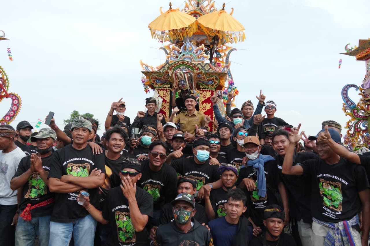 Indahnya Harmoni Toleransi di OKI Ngaben Massal