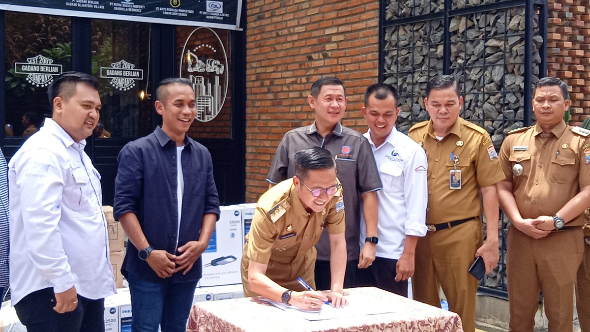 7 Developer Palembang Bantu 100 Lampu Jalan untuk Kecamatan Gandus, Ratu Dewa Beri Respon Positif