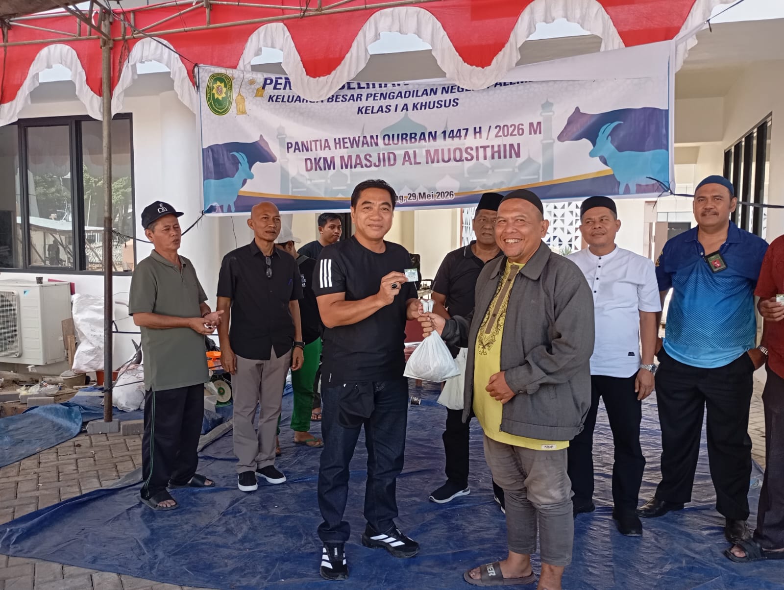 PN Palembang Bagikan 500 Paket Daging Kurban untuk Warga Hingga Panti Asuhan