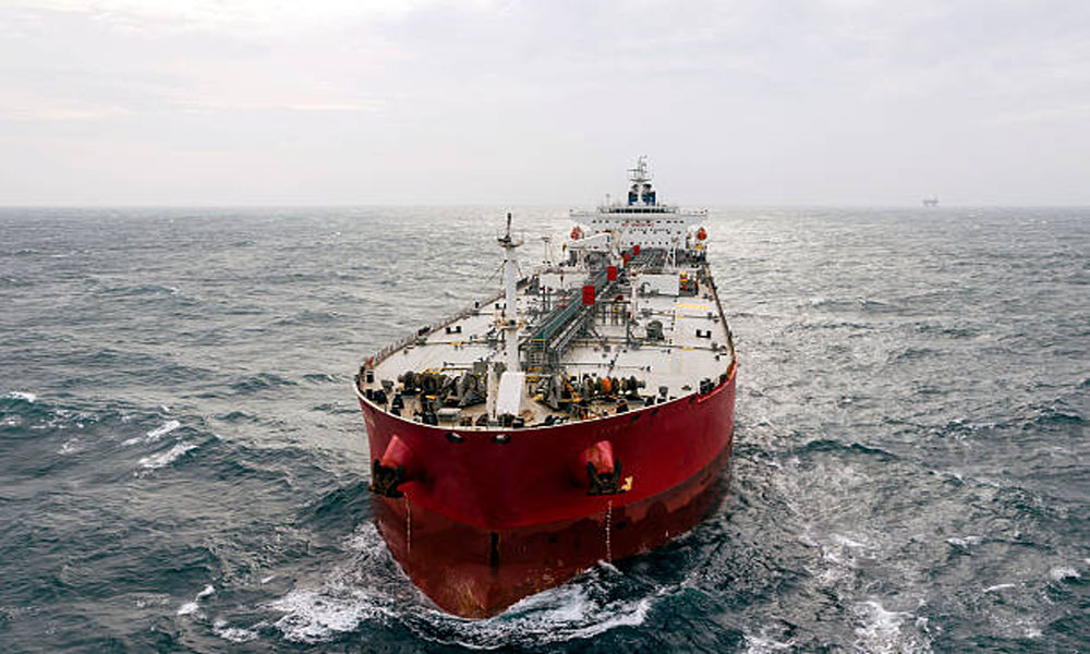 Kapal Tanker Dihantam Proyektil di Lepas Pantai UEA, Trump Janji Kawal