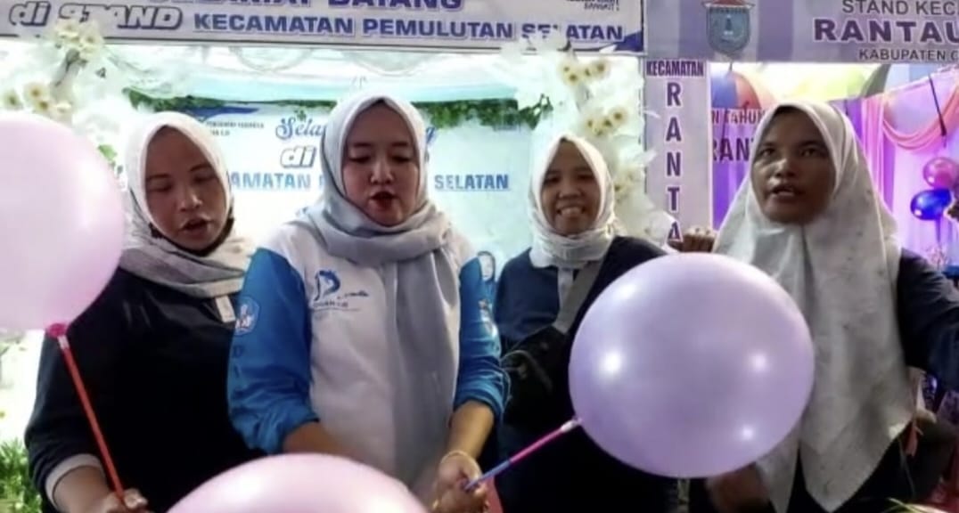 Meriahkan HUT Kabupaten Ogan Ilir ke-19, PWI Ogan Ilir Bagi-Bagi Balon Gratis