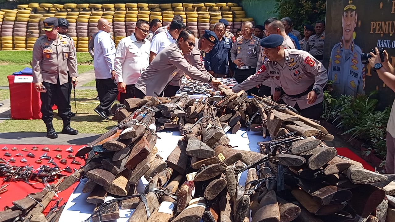 614 Pucuk Senpi Hasil Ungkap Polda Sumsel Dimusnahkan, Kapolda Sebut Masih banyak di daerah Perbatasan 