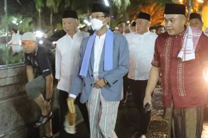 Wako Palembang Ajak Delegasi JKPI Salat di Masjid Agung Joyo Wikromo
