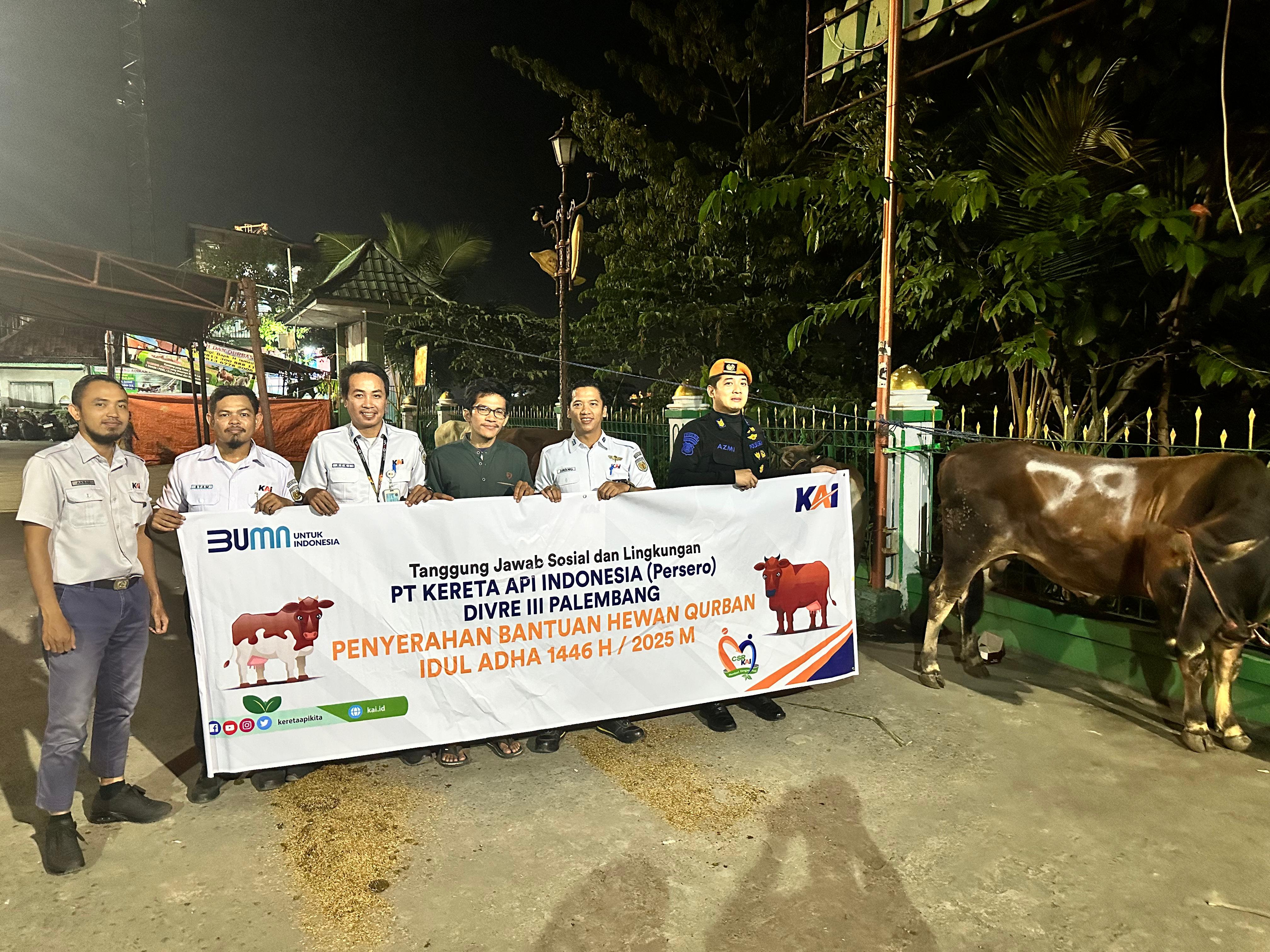 KAI Divre III Palembang: Berbagi 30 Sapi Hewan Kurban di Wilayah Operasional pada Momen Idul Adha 1446 H