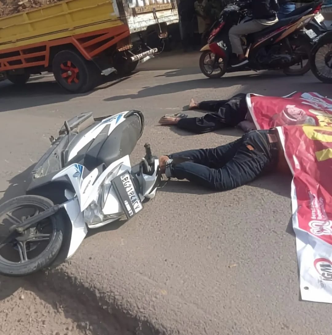 Hendak Menuju Palembang, Dua Pengendara Motor Tewas Tergeletak di Jalan Usai Ditabrak Truk Angkut Gas LPG