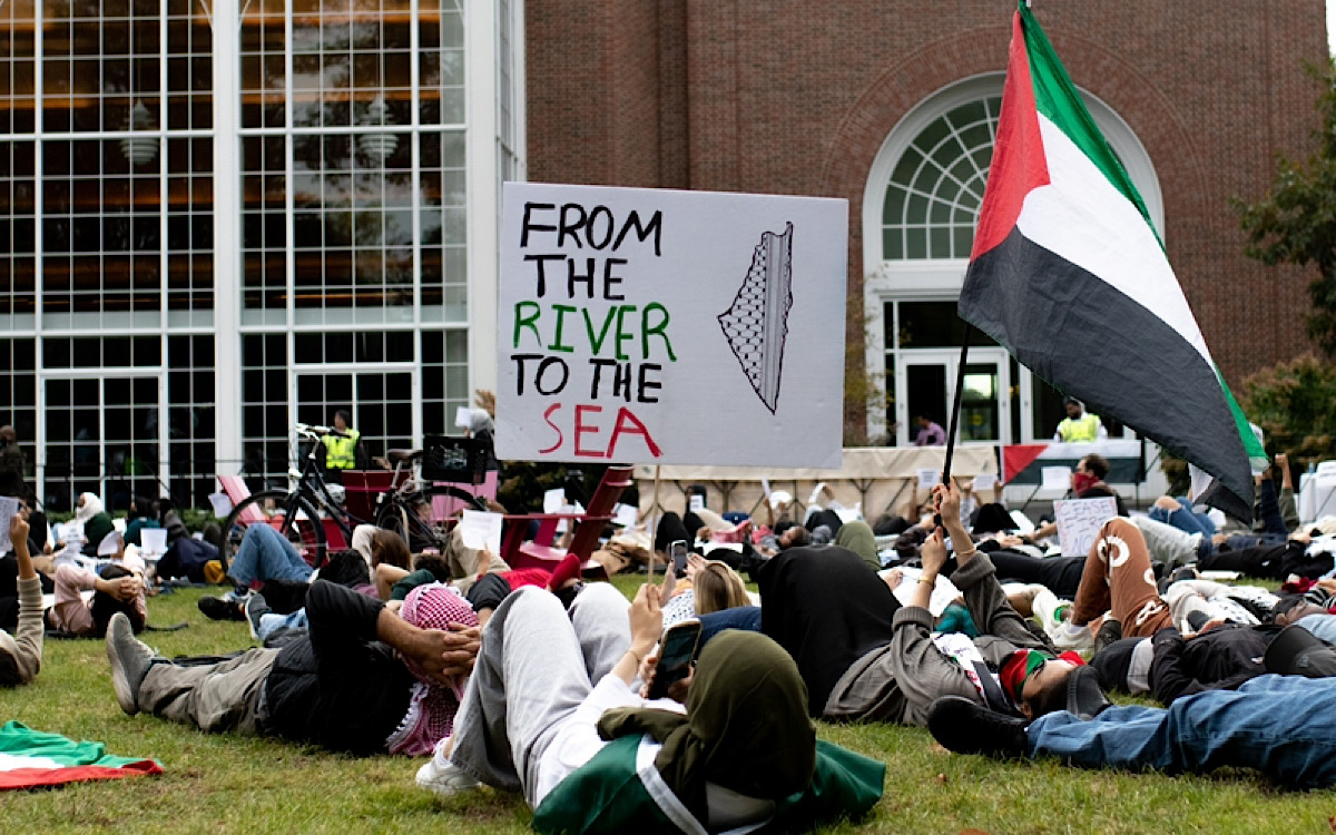 Mahasiswa Harvard Gelar Aksi Berbaring Die In for Gaza, Kecam Pembantaian Massal Israel Atas Rakyat Palestina