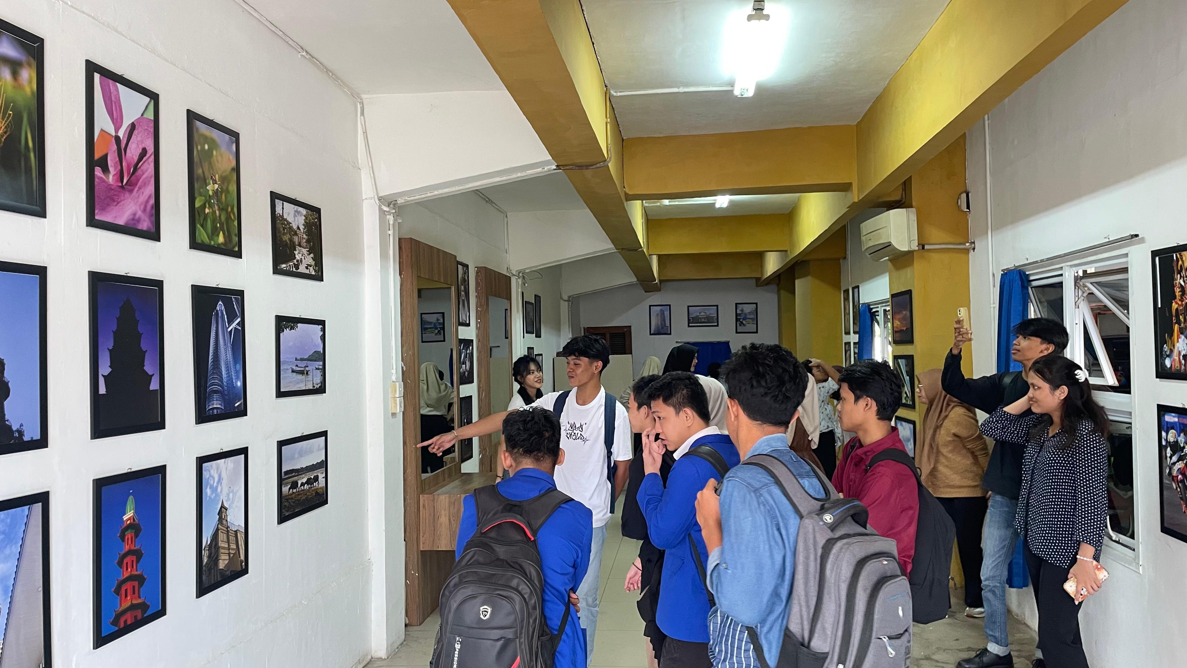 Pameran Fotografi Mahasiswa Prodi Komunikasi UBD: Mengungkap Cerita Lewat Gambar