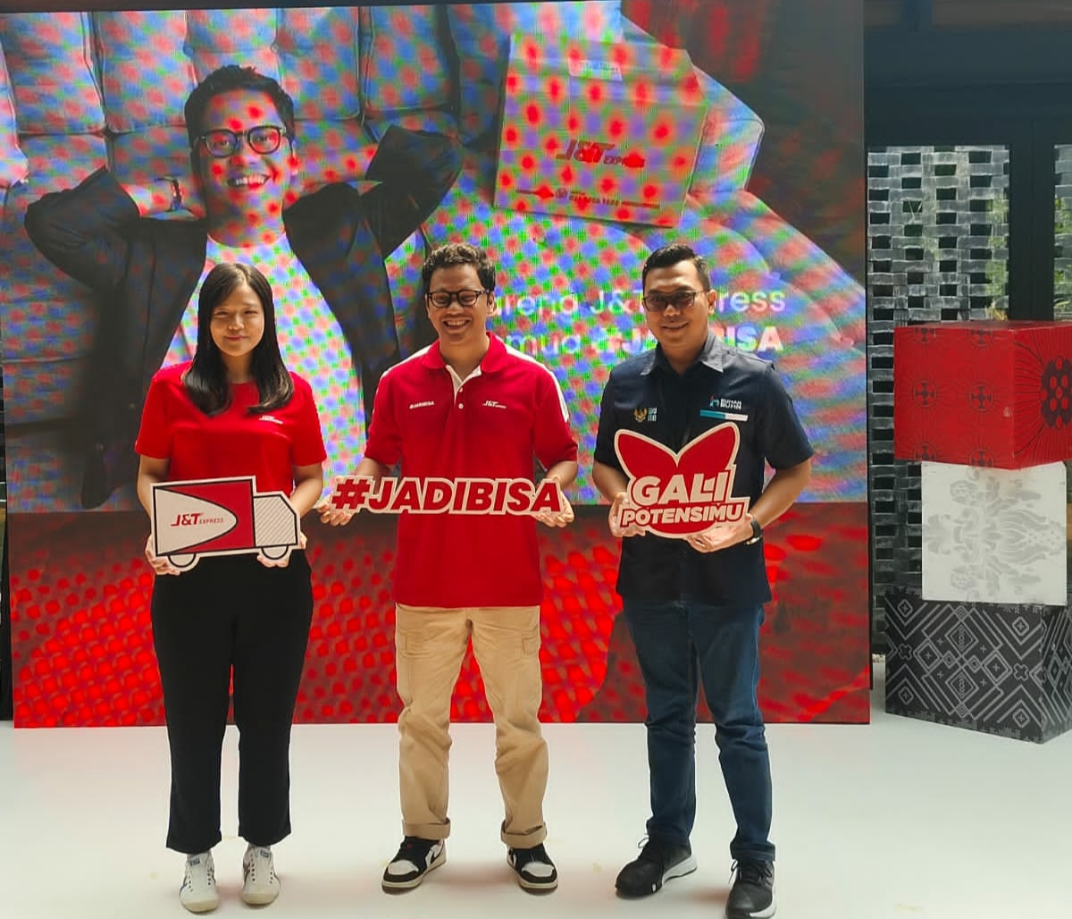 Dukung UMKM Indonesia, J&T Express Luncurkan Gerakan #JADIBISA dan Program J&T Connect Preneur