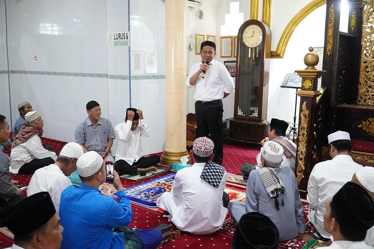 Kebersihan Masjid Al-Ikmal Bukit Kecil Palembang Tuai Pujian dari Gubernur Herman Deru