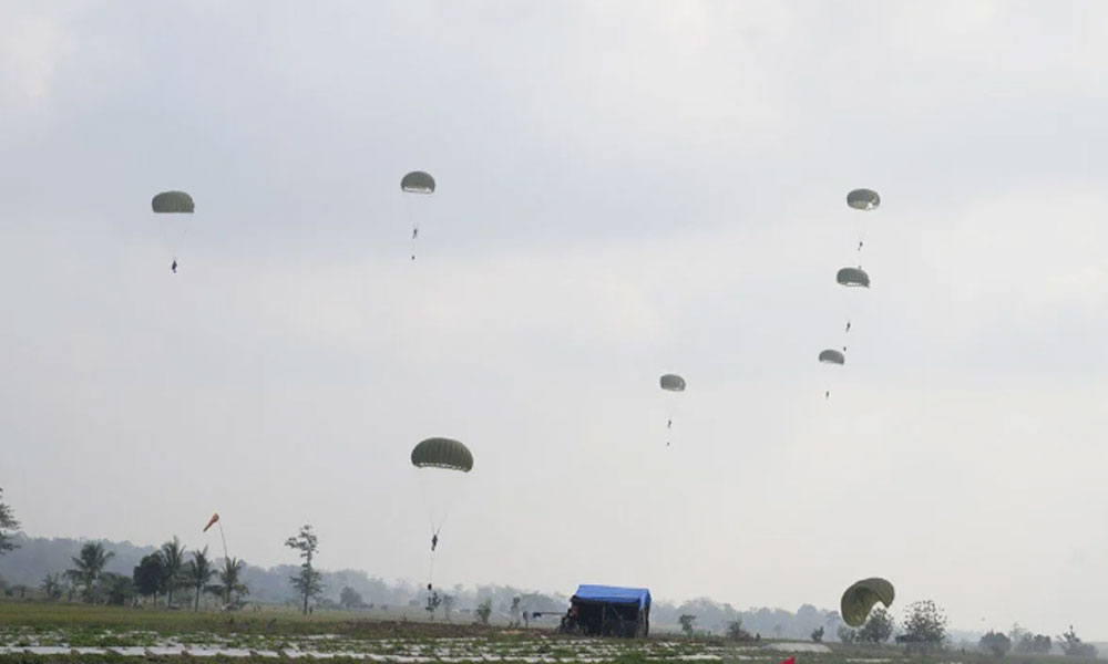 320 Penerjun dari 5 Negara Ikuti Latihan Gabungan Bersama SGS di Langit Baturaja