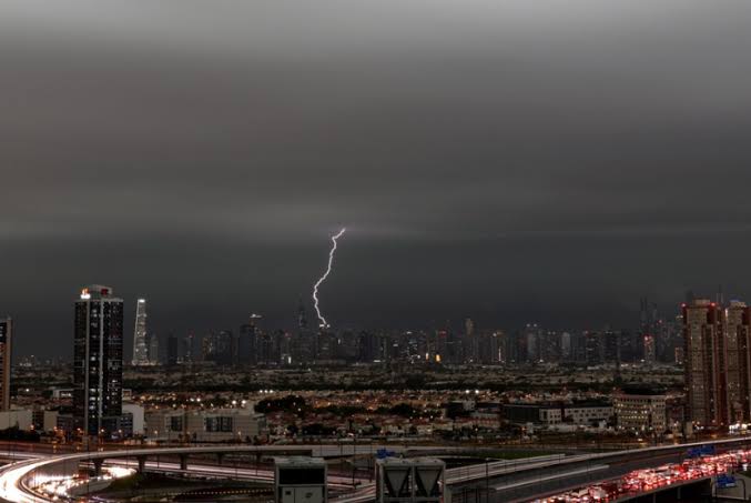 Viral, Muazin Ubah 2 Lafaz Azan Saat Terjadi Badai di Kota Dubai, Sunah Nabi Muhammad SAW?