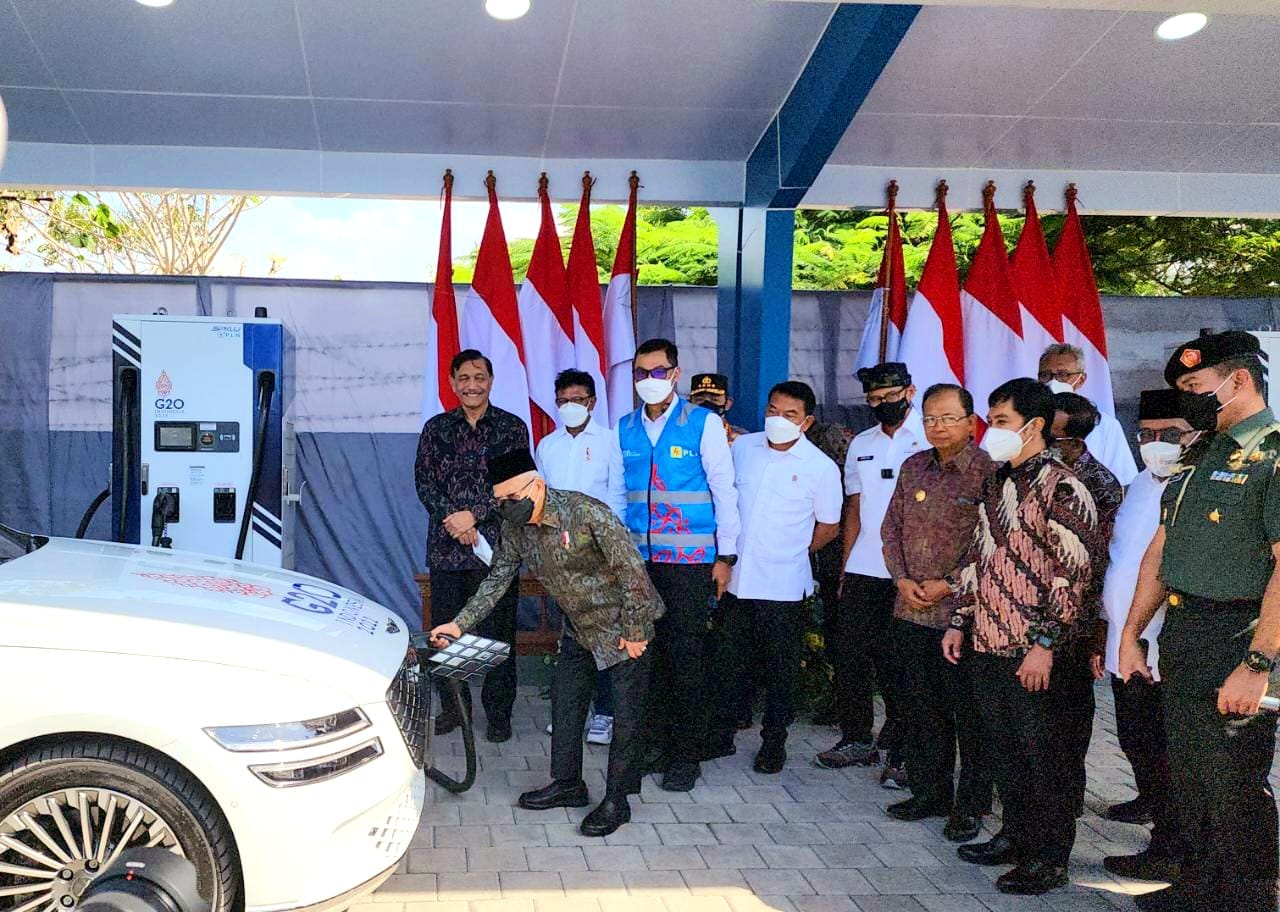 Sambut Puncak Acara Presidensi G20, Wapres Ma'ruf Amin Tinjau Kesiapan SPKLU PLN 