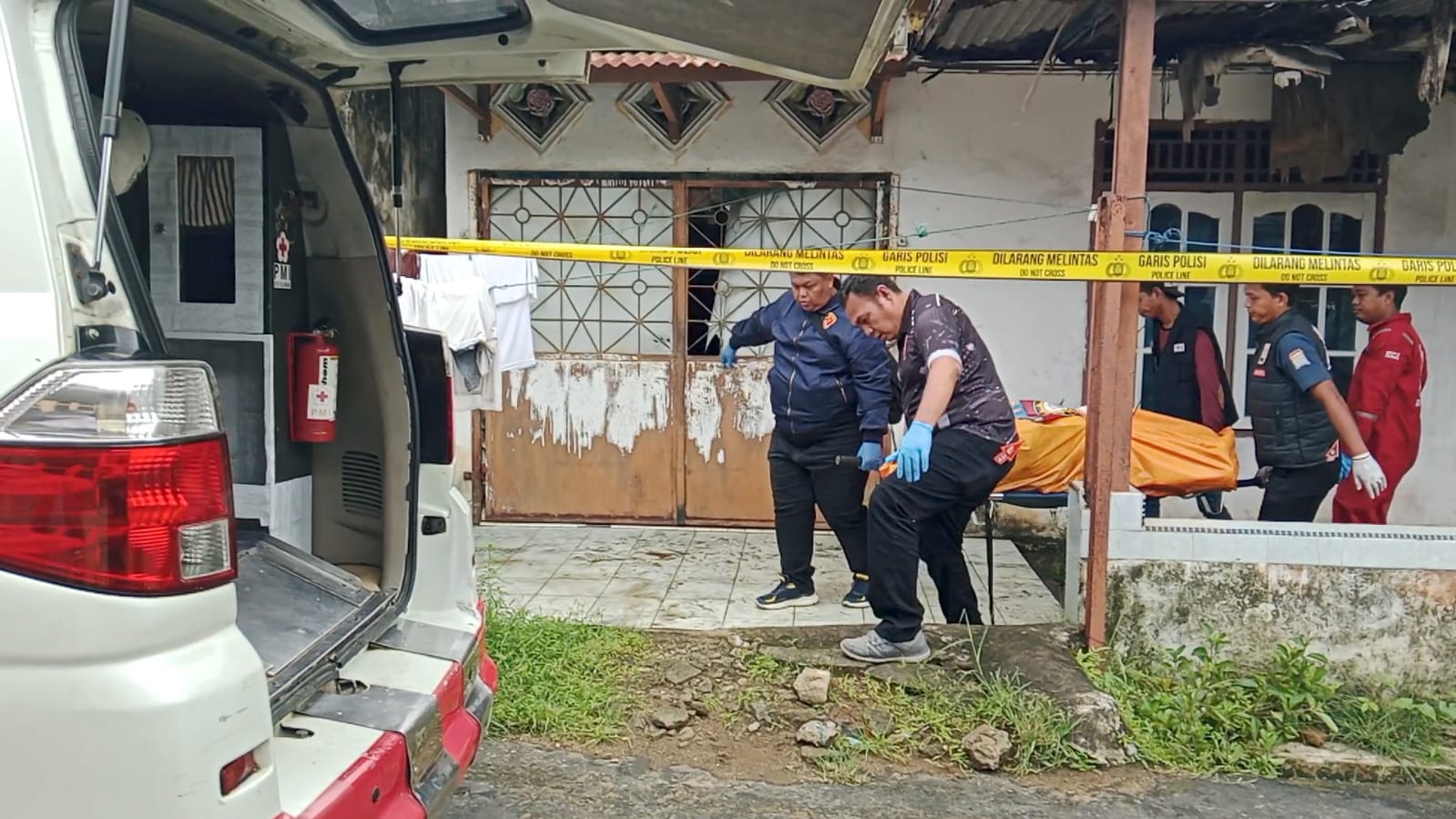 Lampu Rumah Masih Menyala Tidak Ada Aktivitas, Lansia di Palembang Ditemukan Membusuk 