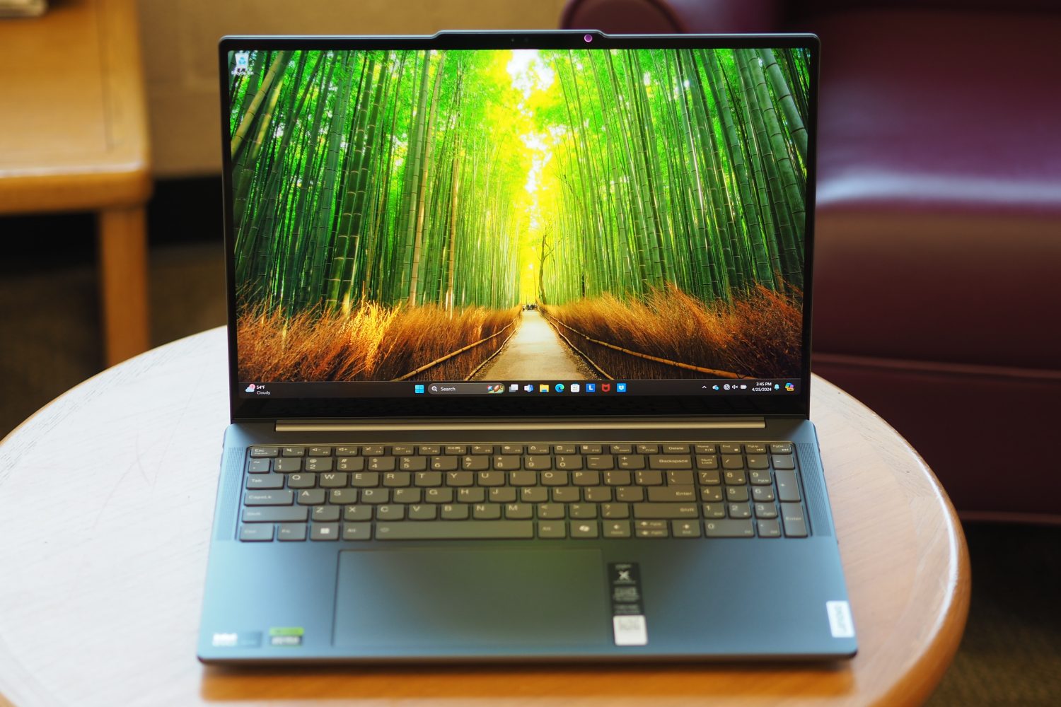 Yoga Pro 9 16IMH9, Laptop Kelas Tertinggi Lenovo, Mengusung Panel Layar Resolusi 3200 x 2000