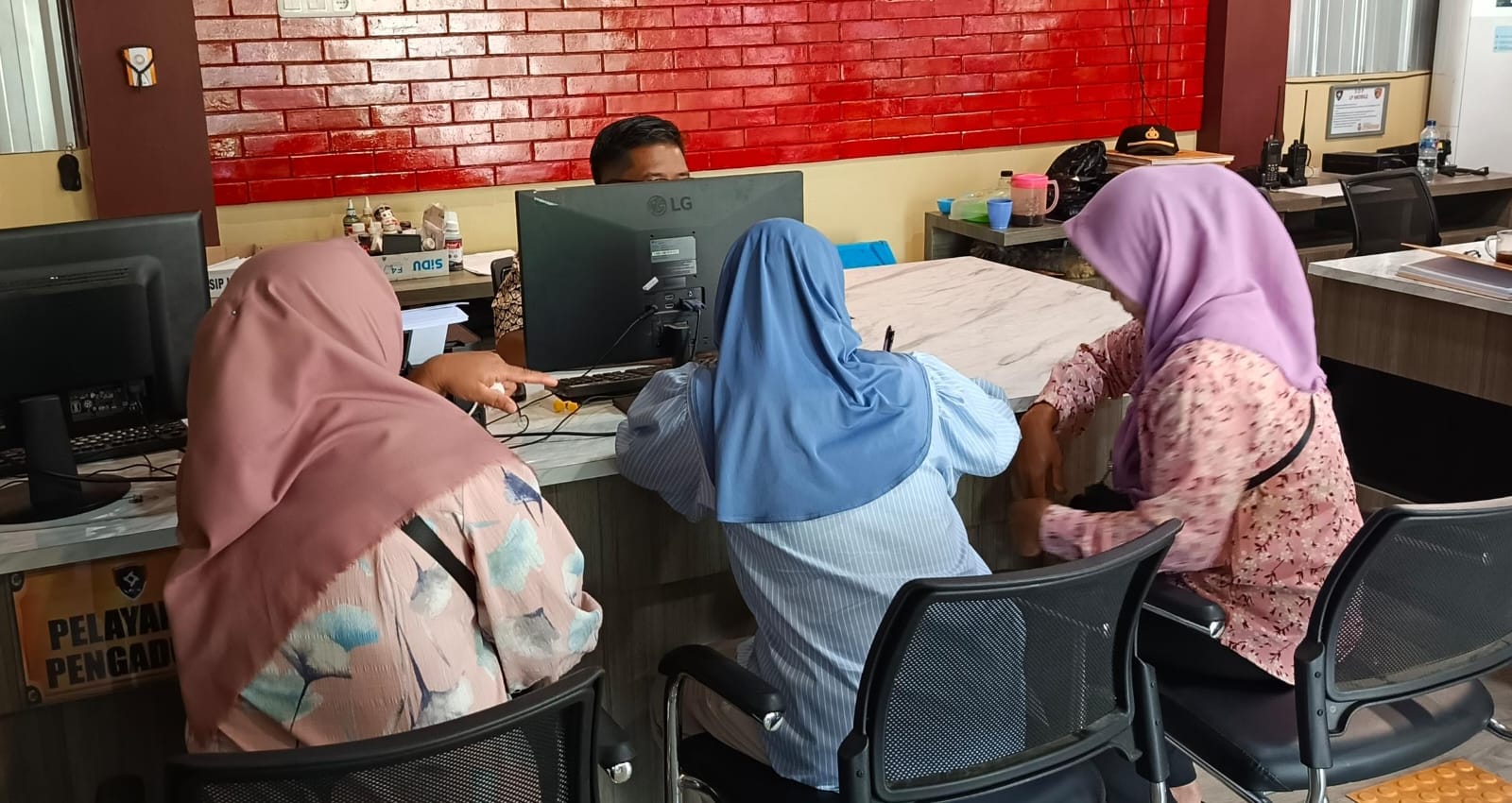Belanja di Pasar 16 Ilir Palembang dengan Kedua Anaknya, 2 Hp Dalam Tas Milik Warga Banyuasin Raib Dicopet