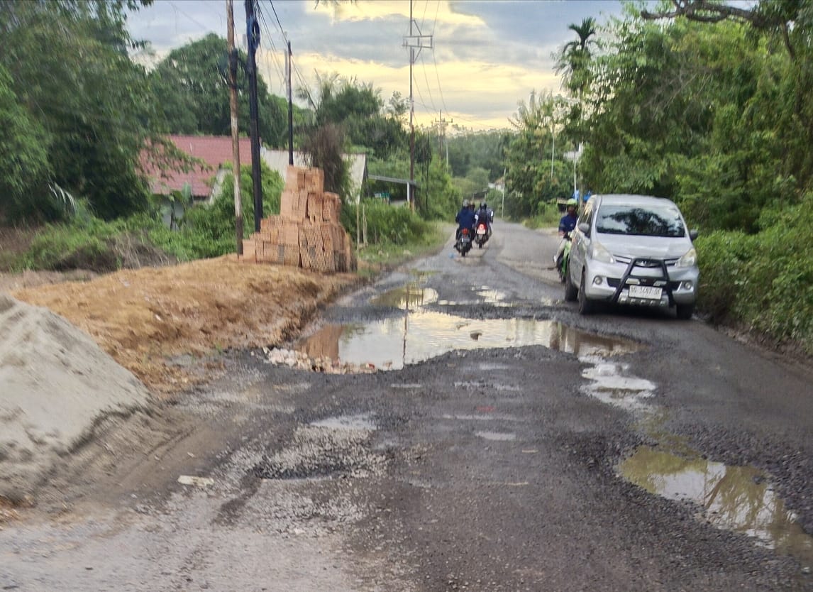 Jalan Provinsi Rusak dari Meranjat ke Perbatasan OKU, Gubernur Sumsel Mengaku Sudah Perintahkan Petugas