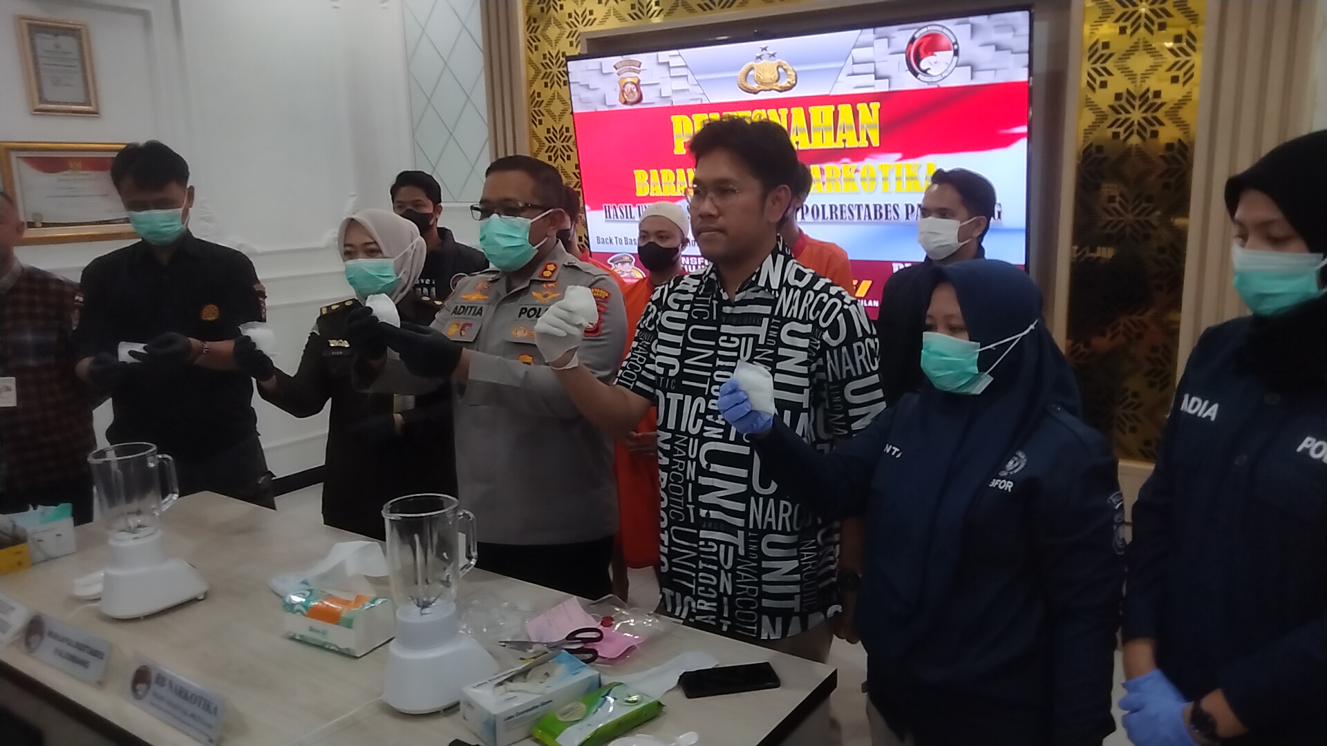 Ratusan Gram Sabu Diblender Jadi Jus, Diamankan dari 3 Orang Tersangka di 2 TKP, Jaringan Riau