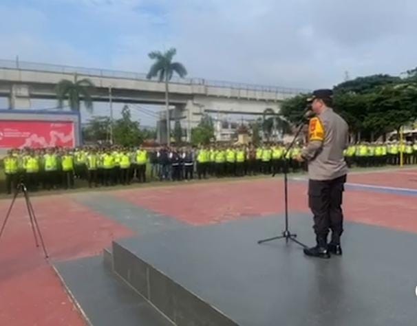  Apel Persiapan Malam Tahun Baru 2025, Kapolrestabes Palembang Ingatkan Pasukan Jaga Diri dan Kesehatan 