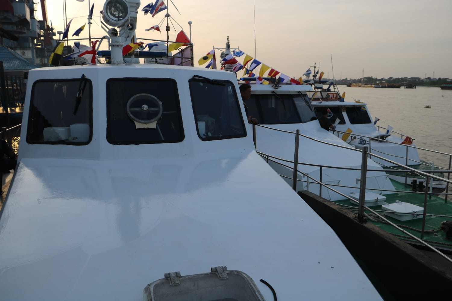 Alur Lomba Aman dan Lancar, 3 Kapal KSOP Palembang Ikut Sukseskan Festival Perahu Bidar 2025 