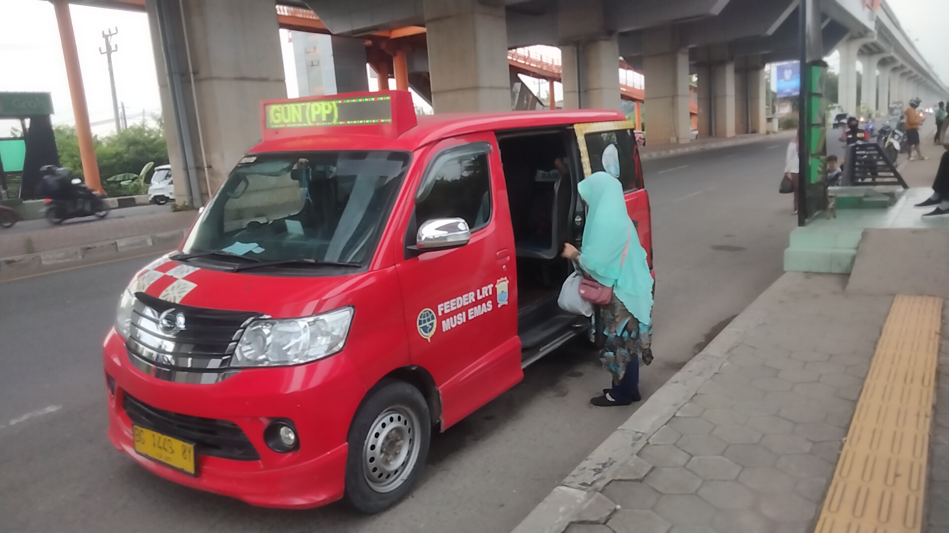 Kerja Nyaman Jadi Sopir Feeder dari 20 Tahun Bawa Mobil Angkot di Palembang, Namun Gaji Selalu Lambat Dibayar