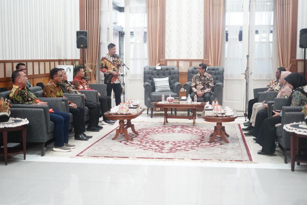Bupati OKU Timur Pimpin Studi Tiru Sistem Embung dan Irigasi di Garut Jawa Barat