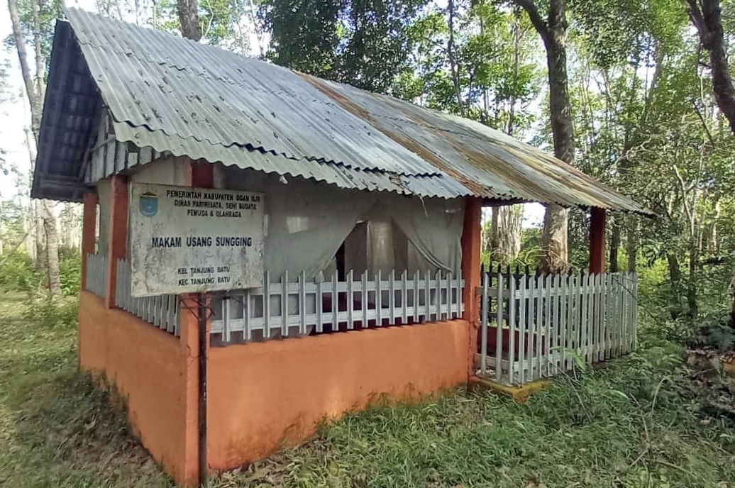 Usang Sungging, Nenek Moyang Warga Tanjung Batu Ogan Ilir yang Makamnya Setia Dijaga Burung Perkutut