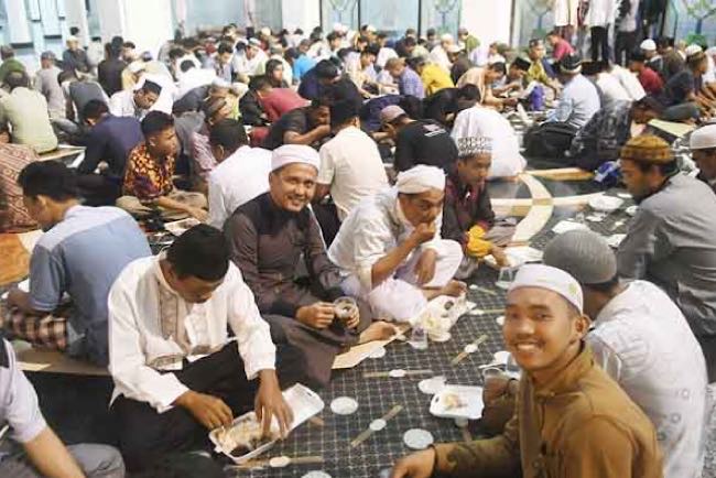 Tradisi Ngidang di Masjid Agung Sultan Mahmud Badaruddin Jayo Wikramo yang Sudah Berlangsung Bertahun-tahun 