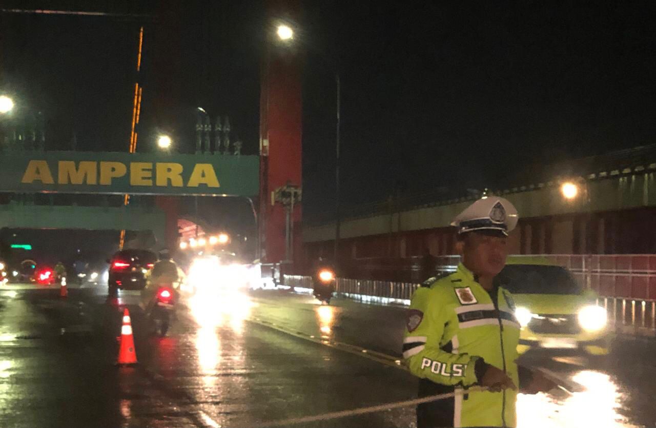 Lakalantas di Jembatan Ampera Palembang, Sepeda Motor Hendak Putar Balik Ditabrak Pengendara dari Belakang 