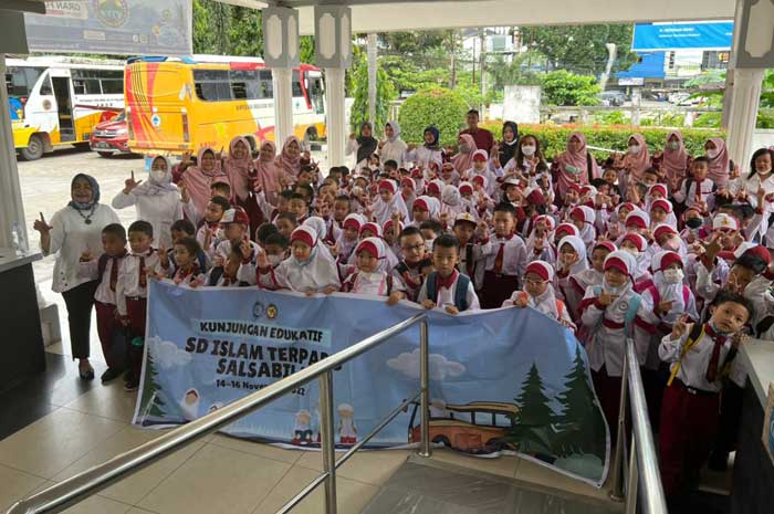 Kunjungan ke Dinas Perpustakaan Sumsel Diakhiri Pemutaran Film Edukatif