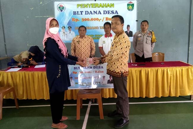 98 Warga Desa Kemang Tanduk Terima BLT Dana Desa