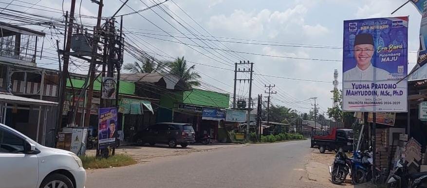 Spanduk/Baliho Bakal Calon Walikota dan Wawako Palembang Berseliweran di Tegal Binangun, Warga: Ini Banyuasin!