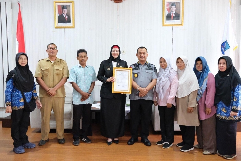  Kemenkum Babel Serahkan Sertifikat Indikasi Geografis, “Nanas Bikang” ke Pemkab Bangka Selatan