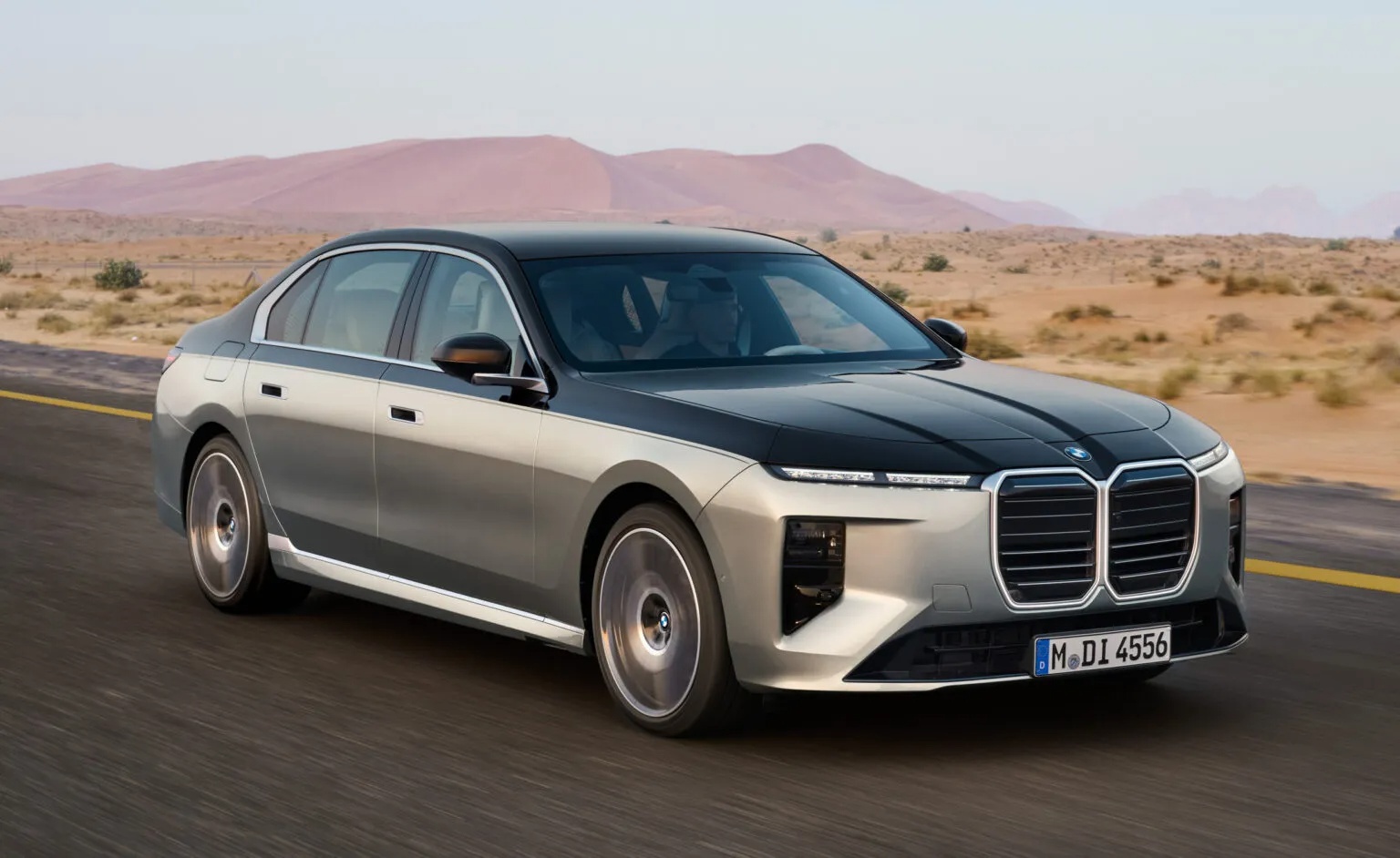 BMW Segarkan Flagship Sedan: 7 Series dan i7 Hadir dengan Facelift Futuristik