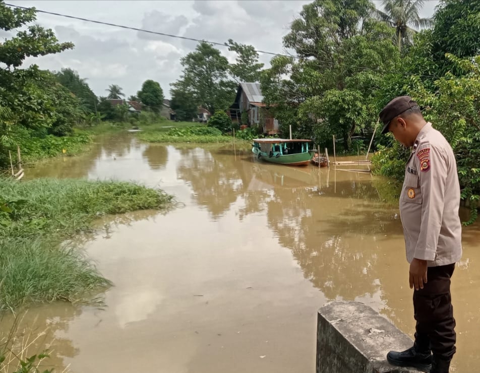 Cuaca Ekstrem Melanda, WilaLyah Pemulutan Ogan Ilir Rawan Banjir dan Tanah Longsor, Ini yang Dilakukan Polisi!