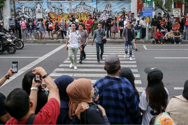 Citayam Fashion Week Menular ke Jalan Tunjungan Surabaya