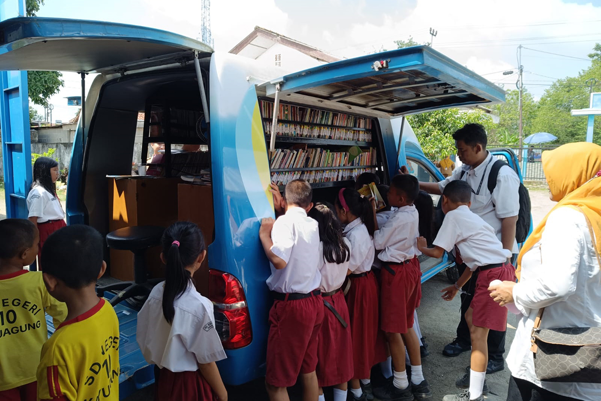  Tingkatkan Kegemaran Siswa Membaca, Mobil Perpustakaan Keliling Kunjungi Sekolah SD Negeri 10 Kayuagung