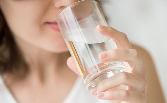 8 Jadwal Minum Air Putih yang Baik Untuk Kesehatan Tubuh, Bisa Menambah Kecantikan Loh