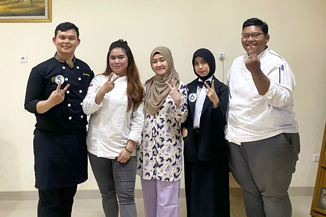 Mahasiswa UBD Palembang Prodi Pengelolaan Perhotelan Borong Piala Lomba EVORA
