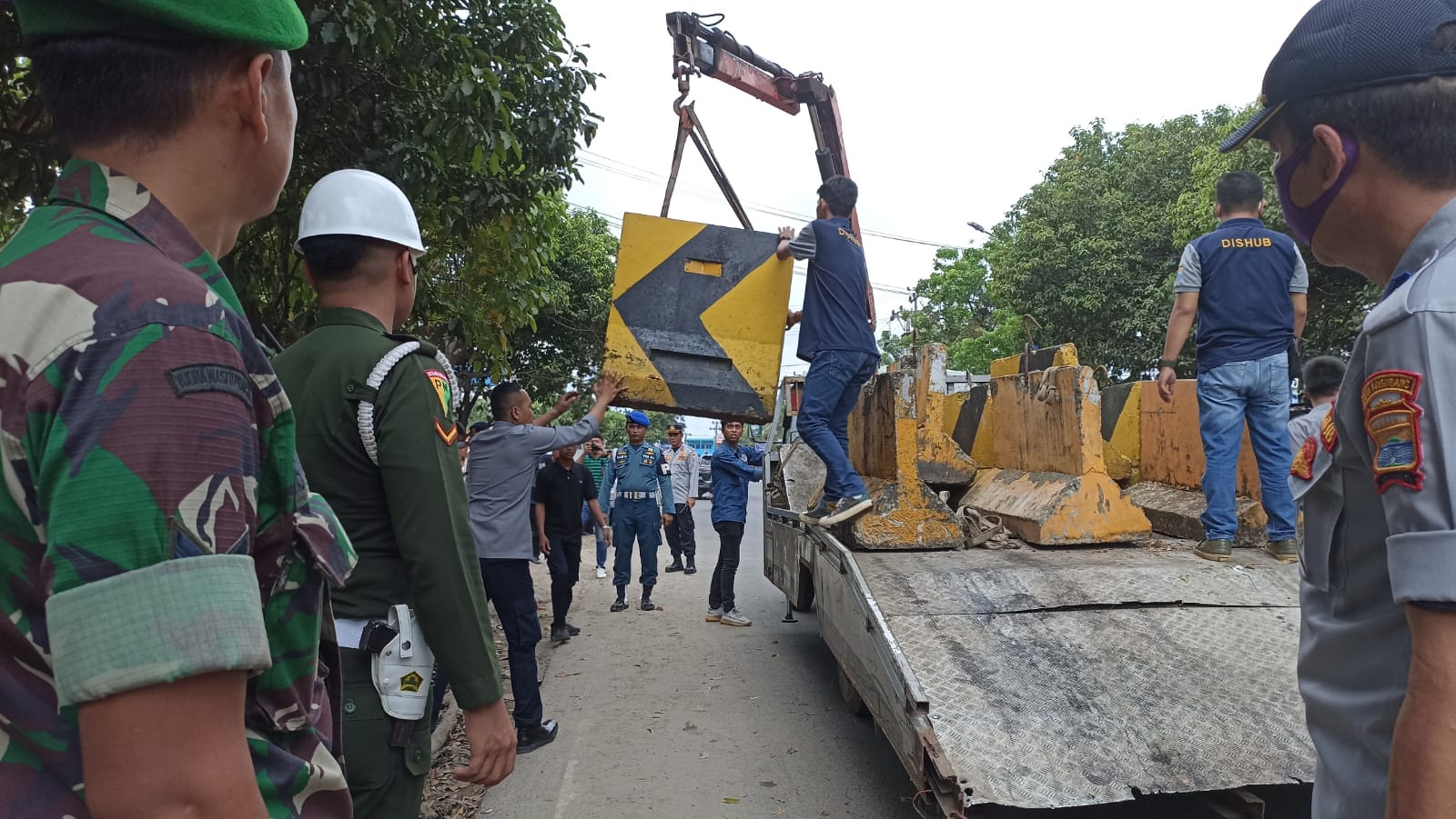 Telan Korban Jiwa, Dishub Kota Palembang Pasang Pembatas Beton di Bahu Jalan Letkol Nur Amin