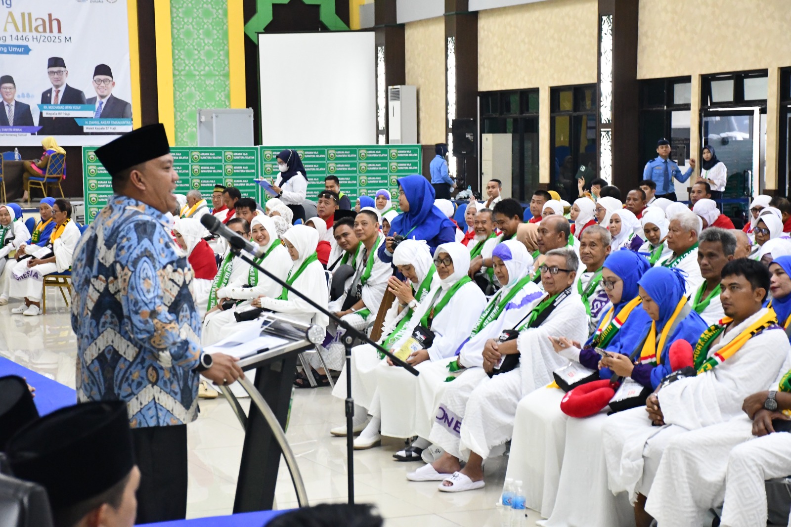 Wabup PALI Lepas Kloter 20 Embarkasi Palembang, Jemaah Haji Diminta Saling Bantu dan Kompak