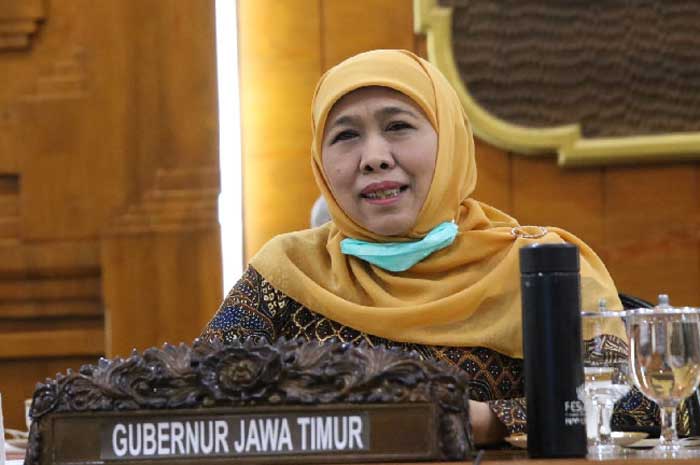 Gubernur Jawa Timur Terima Penghargaan Moeslim Choice Award 2022