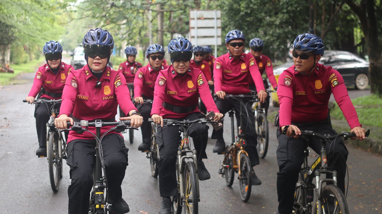 Sambil Bersepeda, Personel Pamobvit Polda Sumsel Patroli Dialogis di Lokasi Wisata Jakabaring