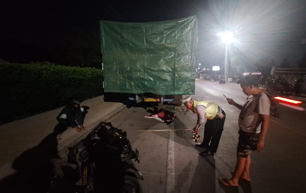 Lagi, Pengendara Motor Tewas di Tempat Usai Tabrak Truk yang Parkir di Bahu Jalan