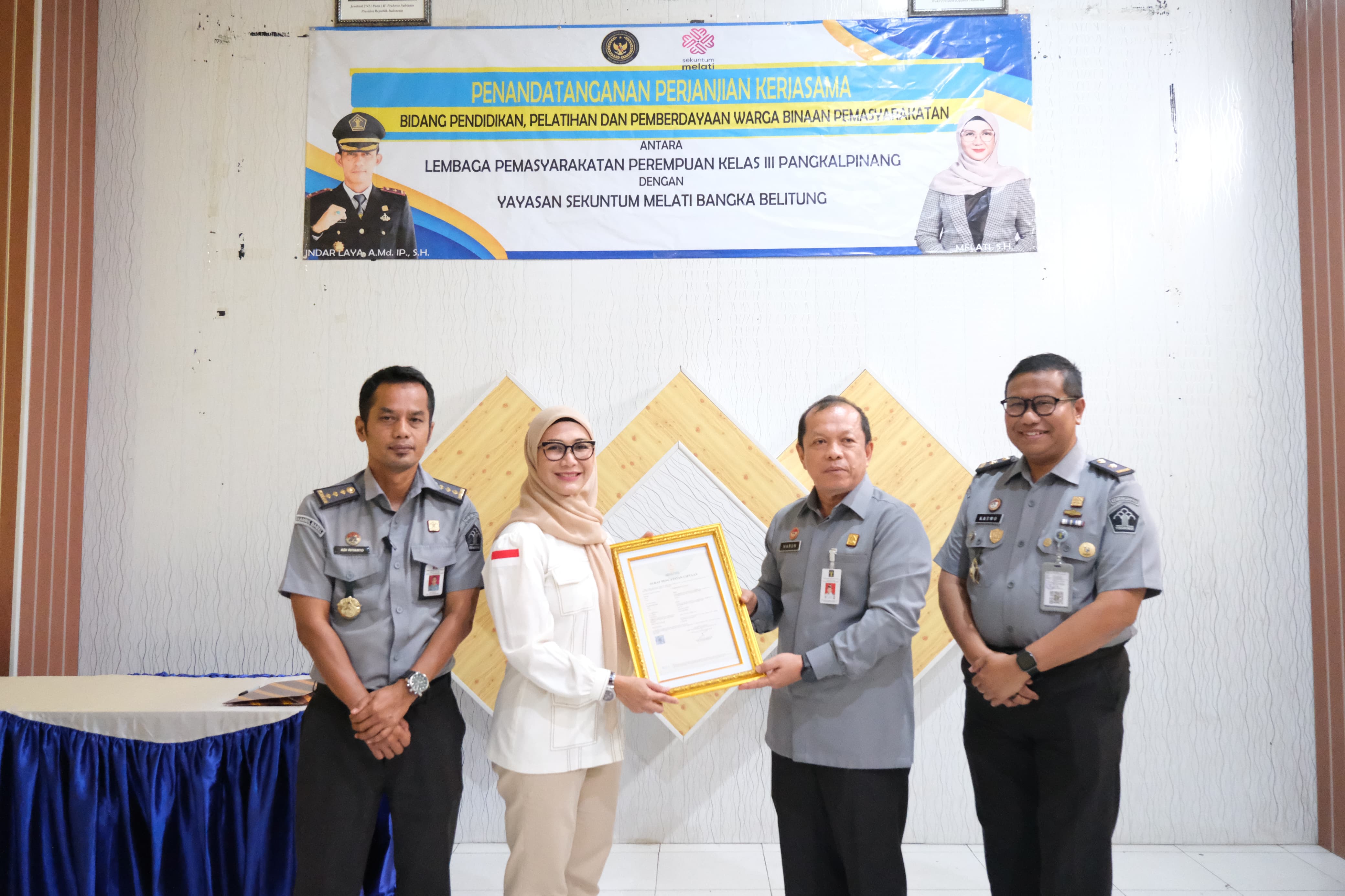 Kemenkum Babel Serahkan Sertifikat Hak Cipta 'Sekuntum Melati' ke Anggota DPR RI